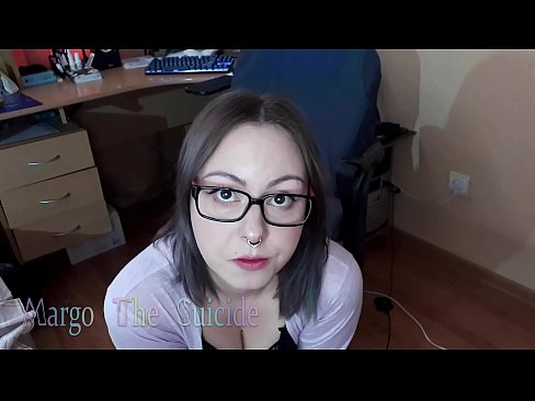 ❤️ Ọmọbinrin ti o ni gbese pẹlu awọn gilaasi buruja Dildo jinna lori Kamẹra Ohun onihoho didara ☑